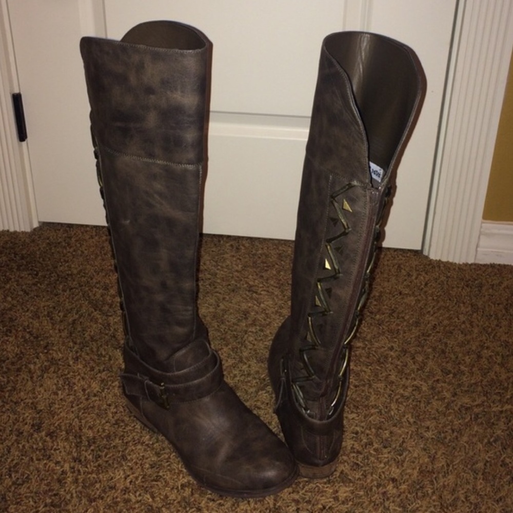 Super cute high knee boots